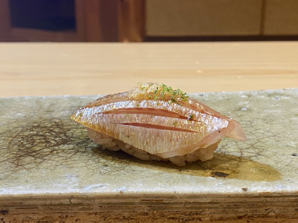 江戸前の技が集結された春子鯛の鮨の魅力 東京江戸川 鮨かの
